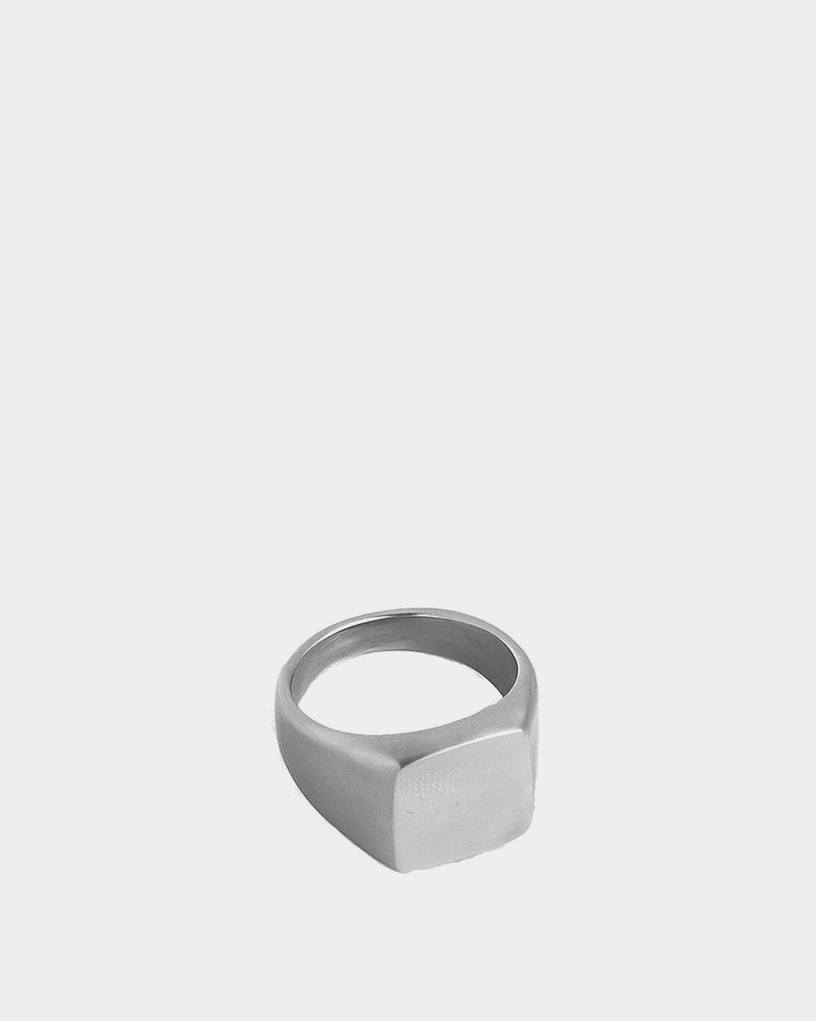 Ring with flat square top