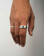 Singles ring in 925 silver with zirconias worn by model