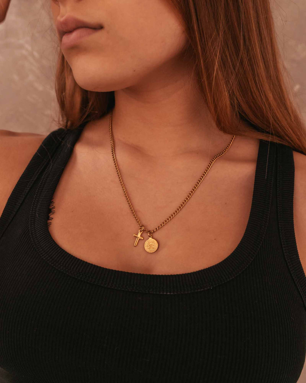 Mykonos Thin Necklace golden detail