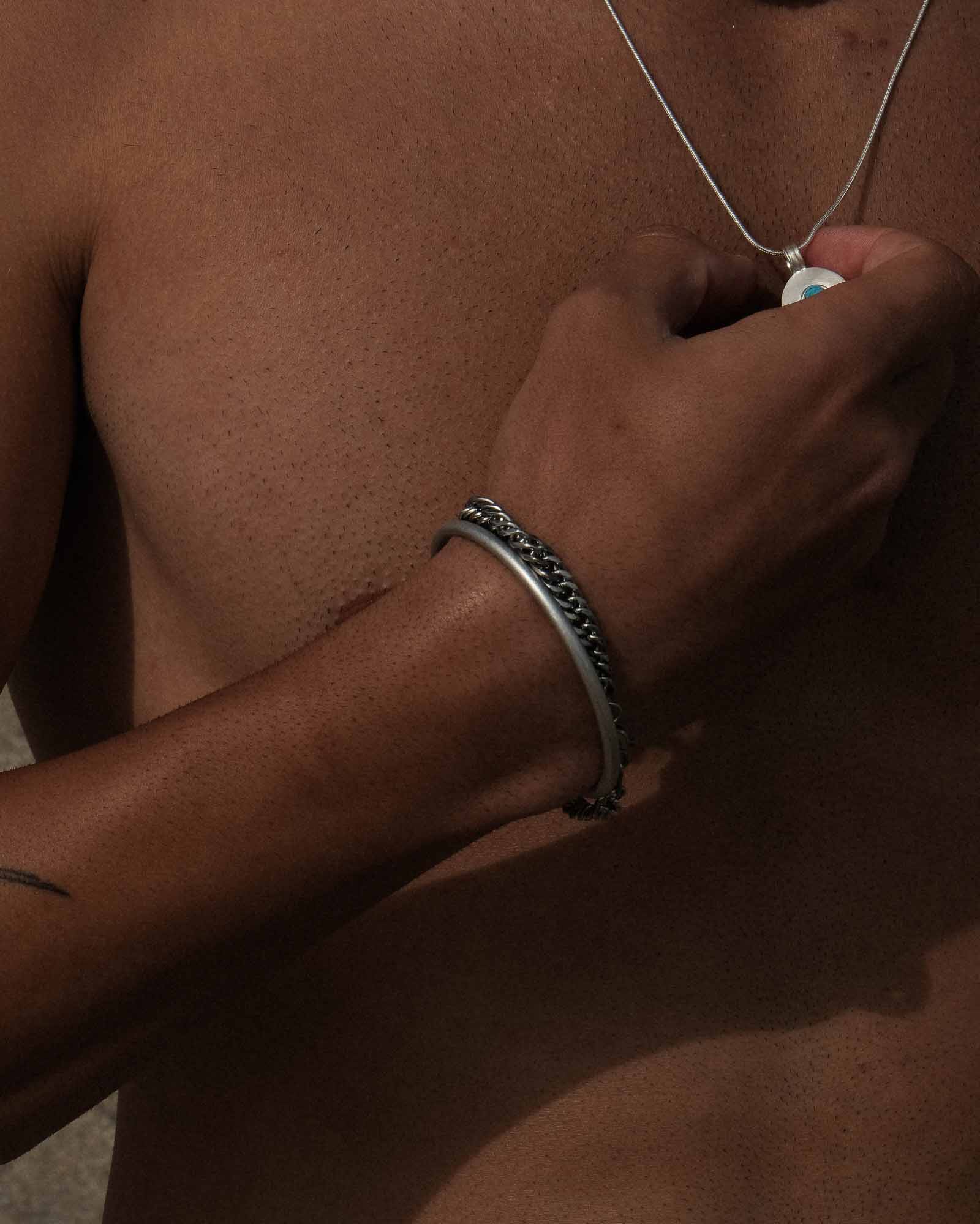 Portofino bracelet placed on the model's wrist