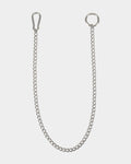 Cadena plana para pantalón de acero inoxidable sobre un fondo blanco