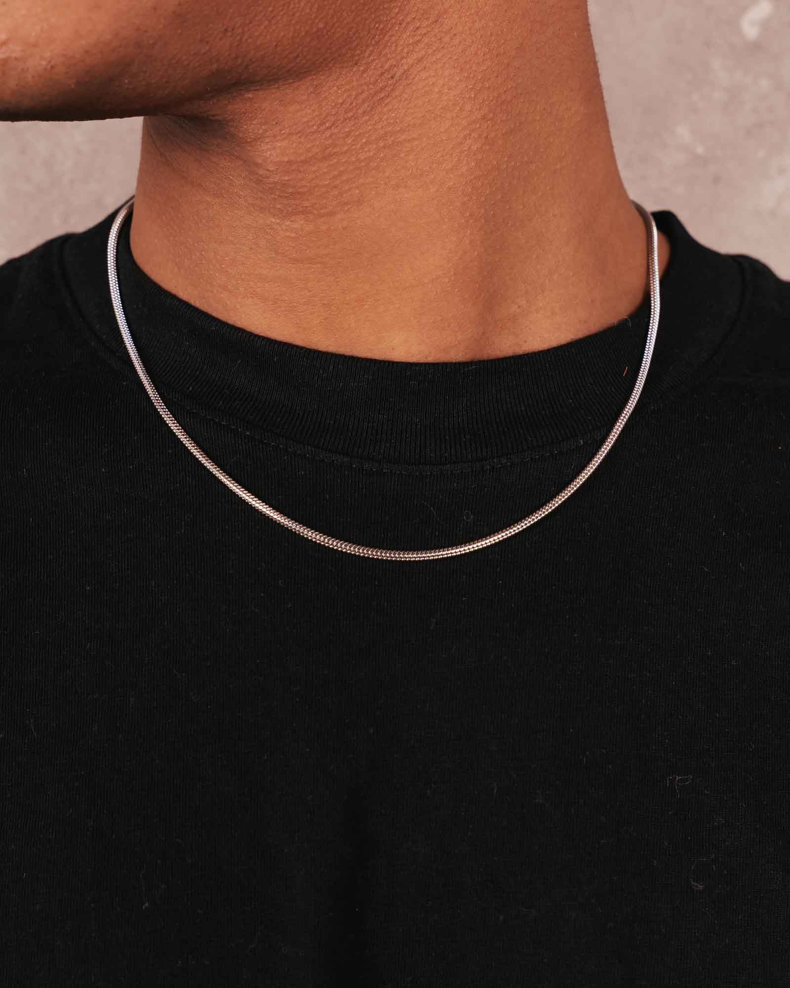 Silver regular snake chain detail