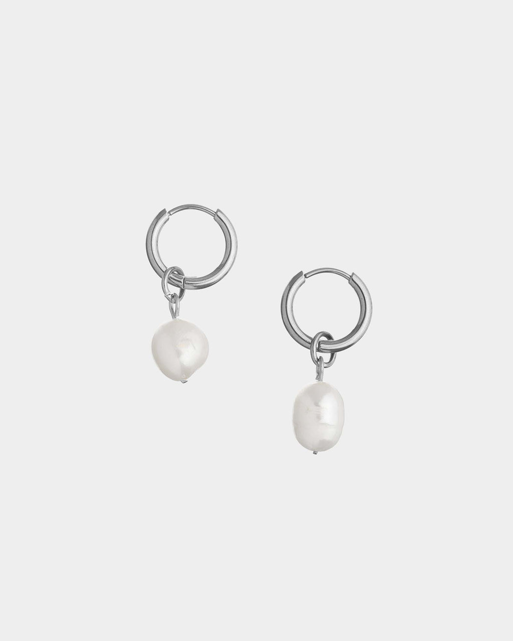 dicci-pearl-earrings-silver