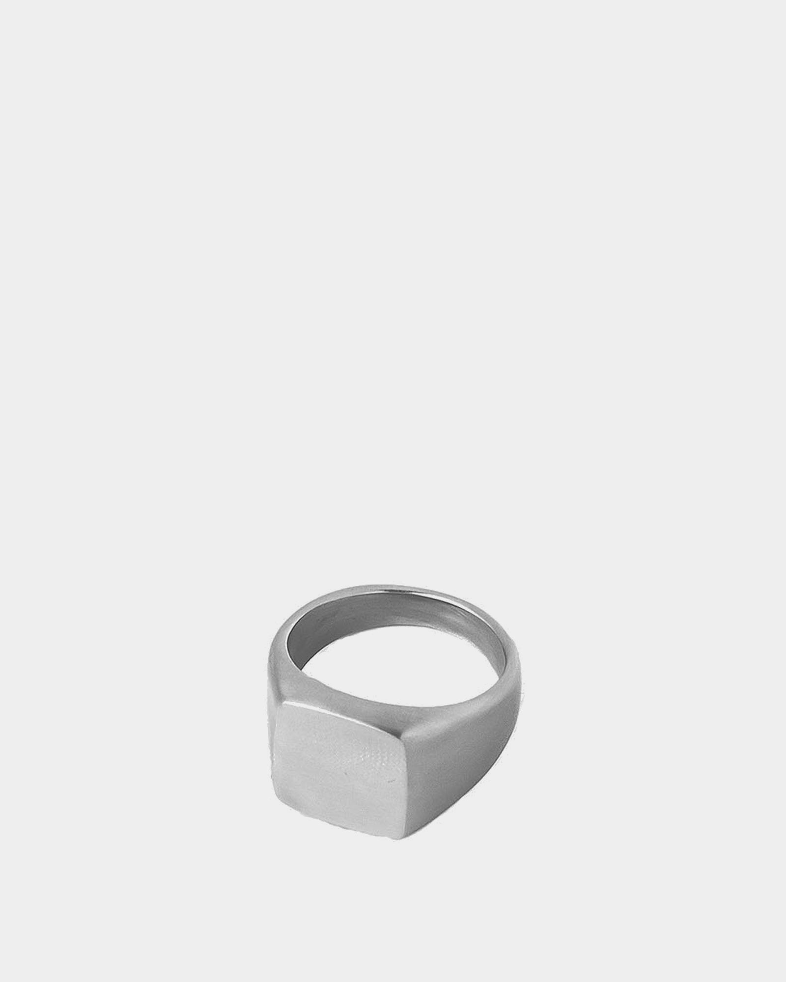 Ring with flat square top