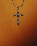 Twisted Cross - Colgante de acero inoxidable - Joyería unisexo online - Dicci