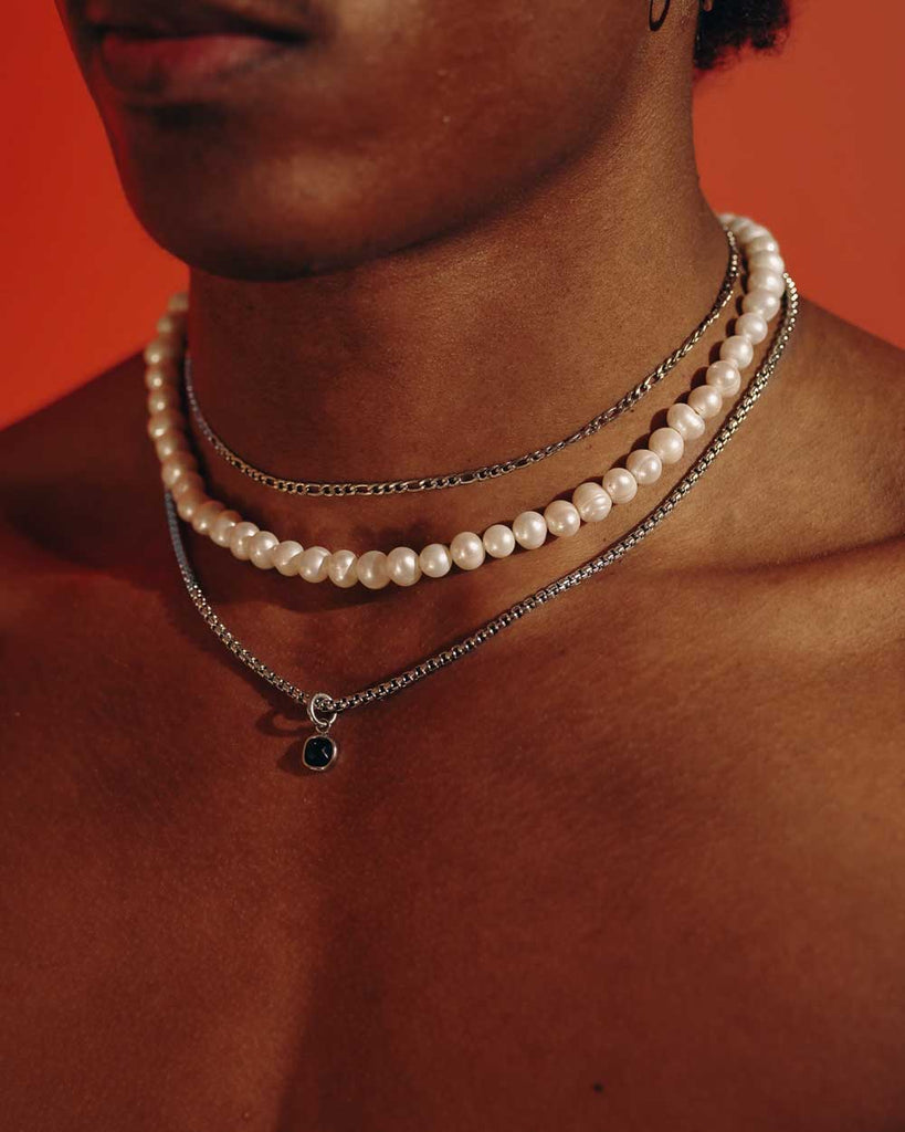 Black Crystal - Collana con pietra nera e catena in argento sulla collana dei modelli - Collana in Acciaio - Gioielleria Online - Dicci