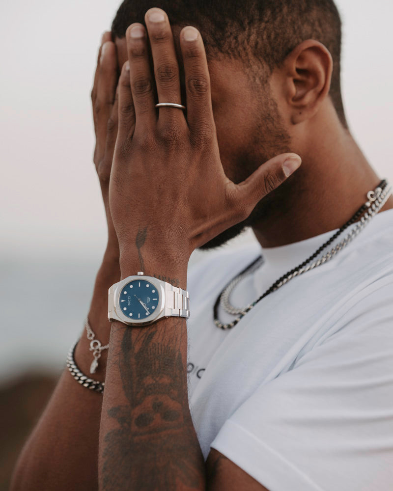 Heritage - Orologio Quadrante Blu al polso delle modelle - Gioielli Unisex Online - Dicci