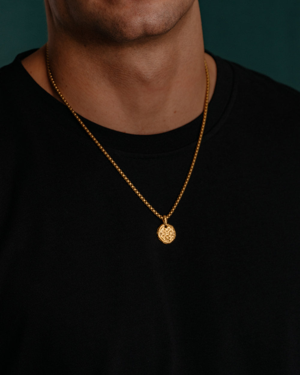 Jerusalem Cross - Golden Stainless Steel Necklace 'Jerusalem Cross' on the models neck - Online Unissex Jewelry - Dicci