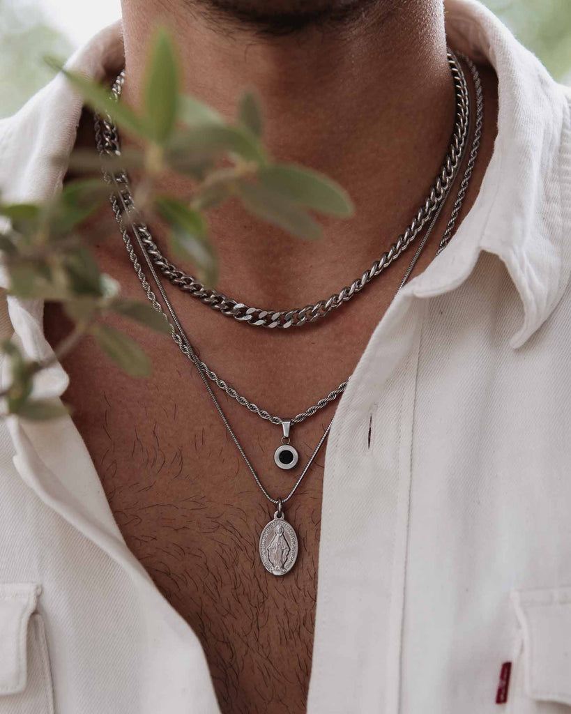 Virgin Mary Necklace - Stainless Steel Necklace with 'Virgin Mary' Pendant on the models neck - Online Unissex Jewelry - Dicci
