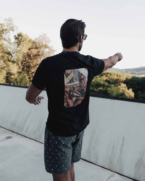 Black T-shirt 'The Vintage Beauty' on the models body - Regular Fit - Jewelry Online - Dicci