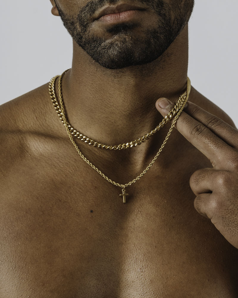 Monte Carlo - Golden Steel Necklace 'Monte Carlo' - Steel Necklaces on the models neck - Online Unissex Jewelry - Dicci