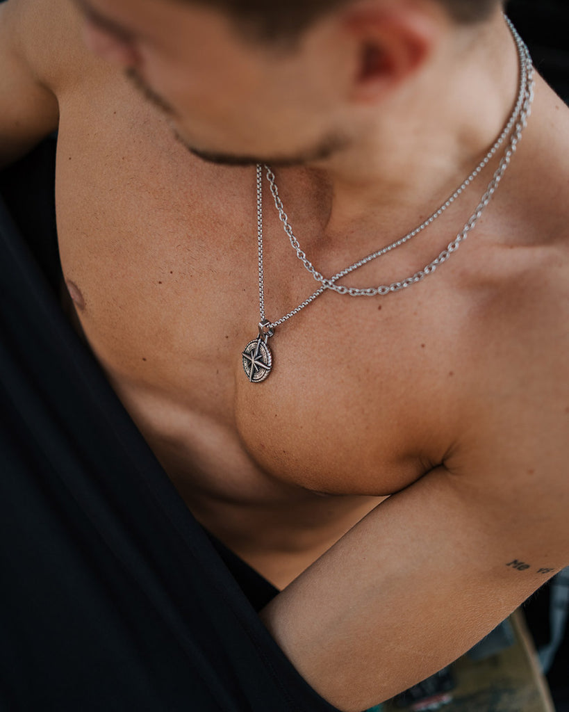 South - Stainless Steel Necklace 'South' on the models neck - Online Unisex Accessory - Dicci