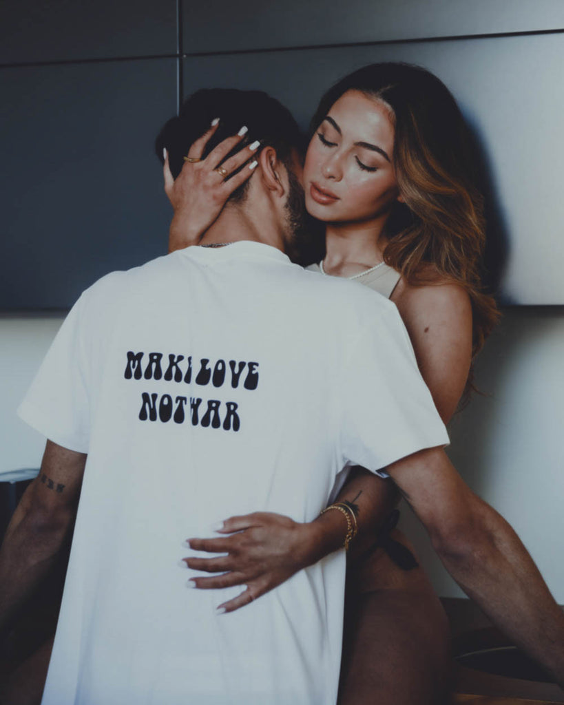 White T-shirt 'Make Love Not War' on the models body - Cotton T-shirts - Online Unissex Clothing - Dicci
