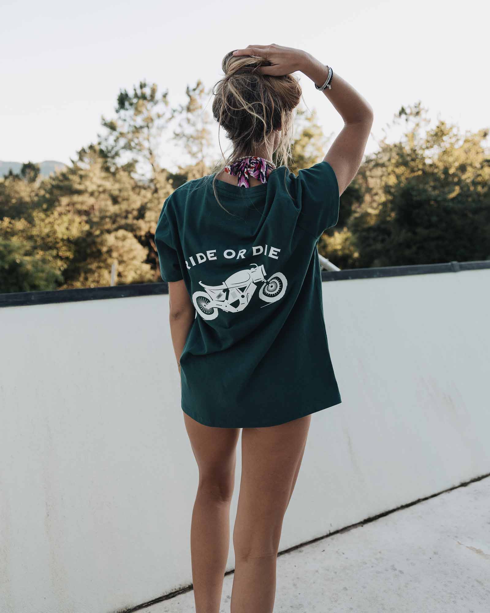Ride or Die - Green T-shirt 'Ride or Die' on the models body - Regular Fit - Online Unissex T-shirts - Dicci
