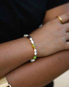 Flower Power - Pearl and Random Glass Beads Bracelet on the models wrist - Unissex Beads Bracelet Online - Dicci